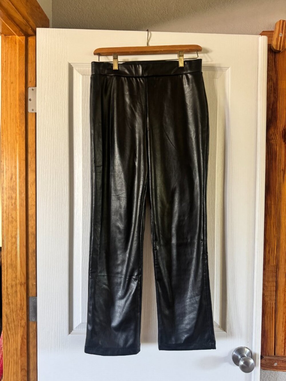 Sanctuary Black soft faux leather fleece lined cropped ankle pants M GUC